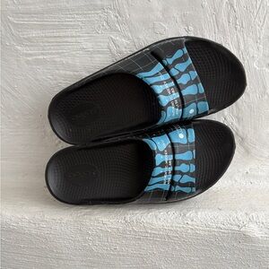 Bauer OOFOS Limited Edition Skeleton Hockey Slides